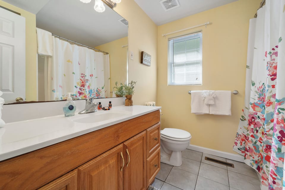 BATHROOM 1