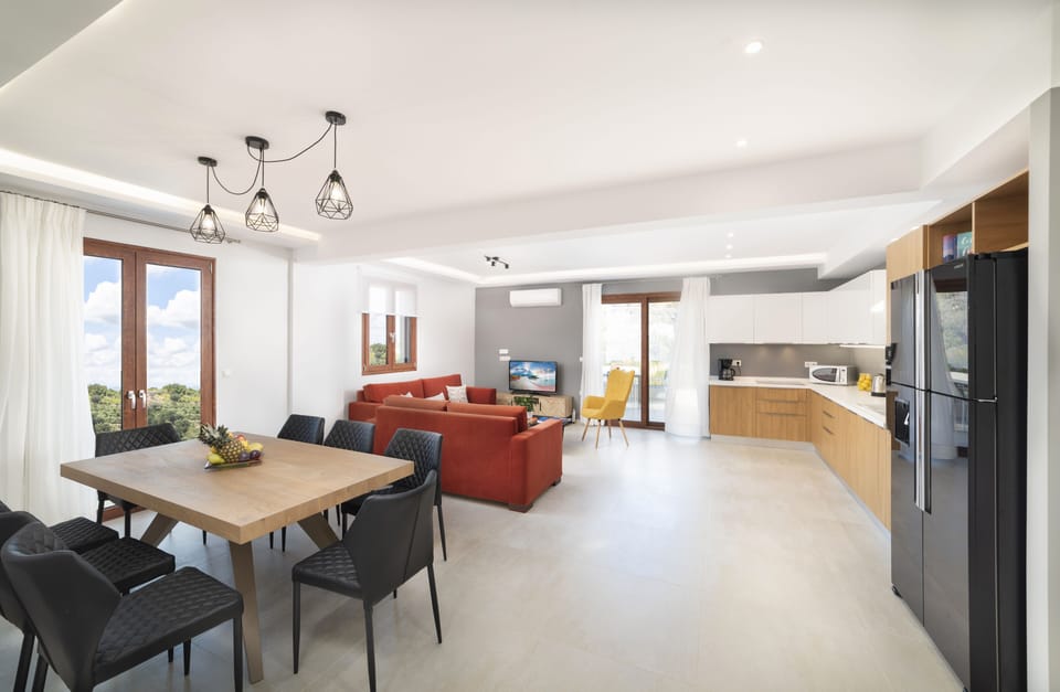 The wonderful living room & dinning area.