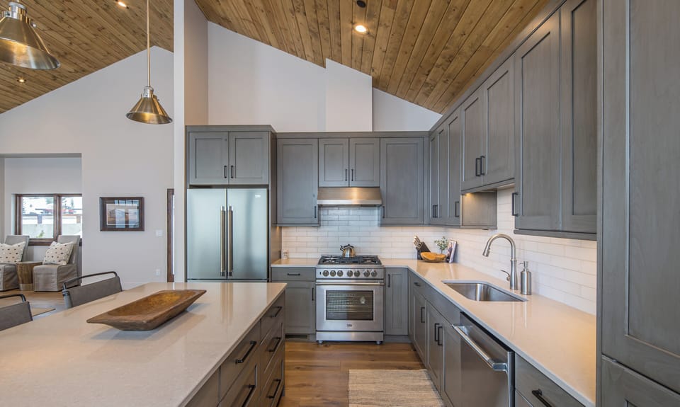 Beautiful Modern Kitchen to Fit All Your Cooking Needs