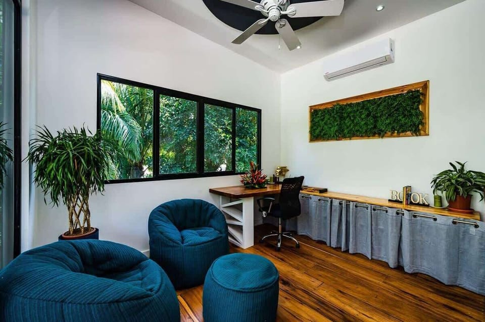 Upstairs lounge: A clean, quiet workspace.