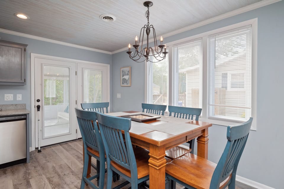 Dining Area - Southwest
