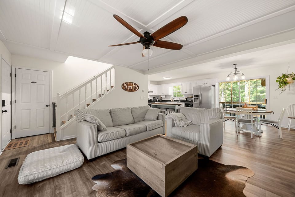 Living Room with sleeper couch (Queen bed)