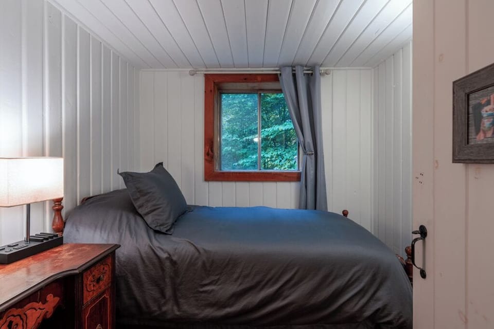 First floor single bed room with desk and USB lamp.  This room is located in between the first floor full bed room and twin bunk room. 