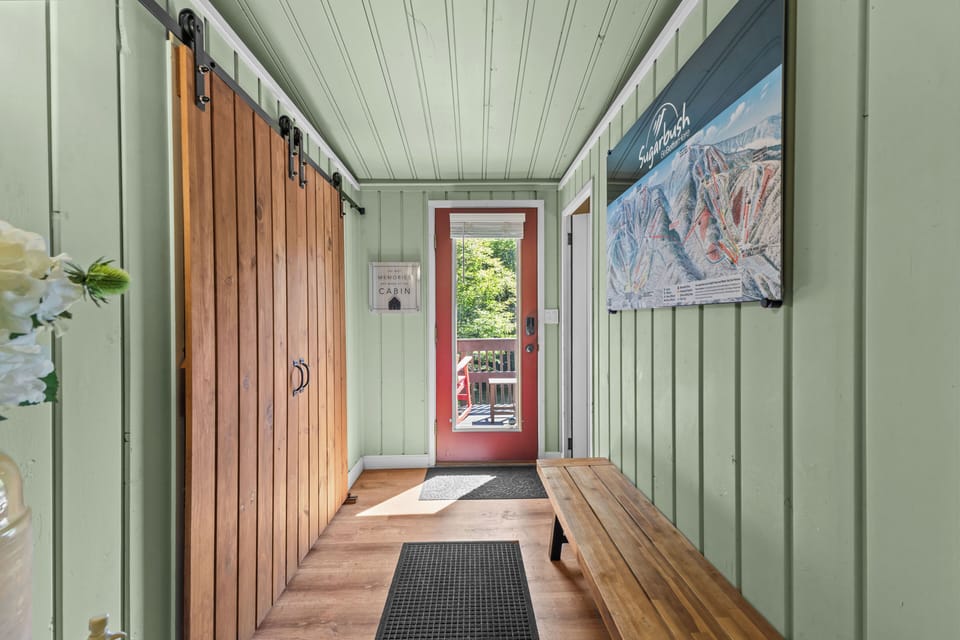 Upstairs Entryway 