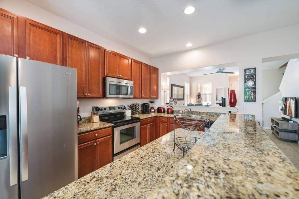 Kitchen granite counter tops, stainless steel appliances