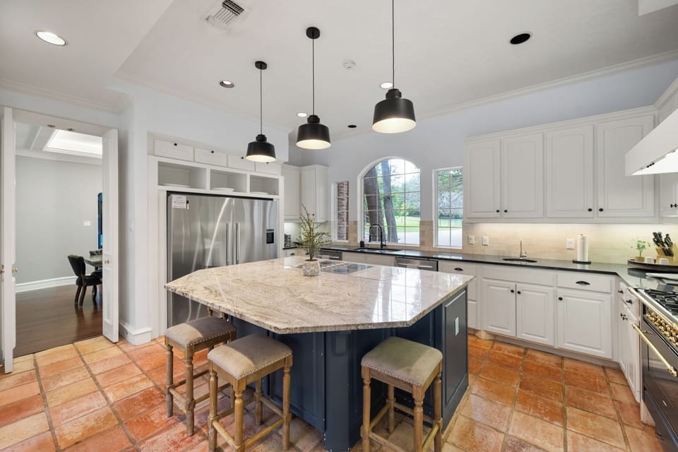 Dream kitchen w/ built-in wok, double refrigerators, 2 ovens, 2 dishwashers
