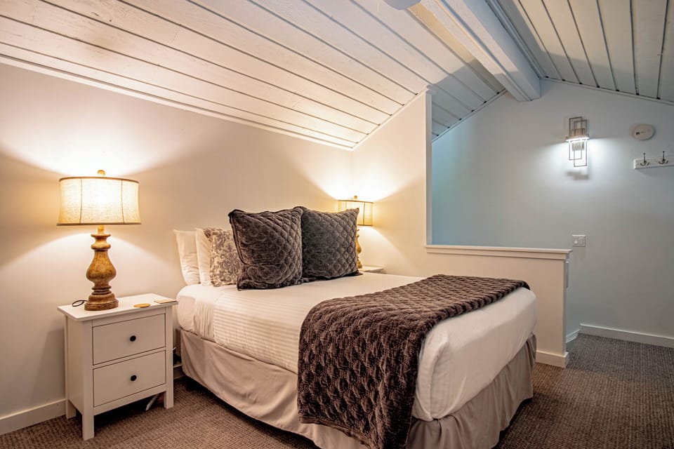 Loft Bedroom with Queen Bed