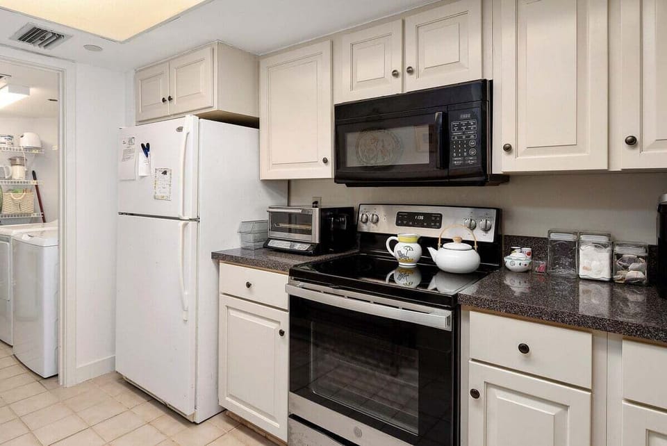 North Breakers 311 - Kitchen