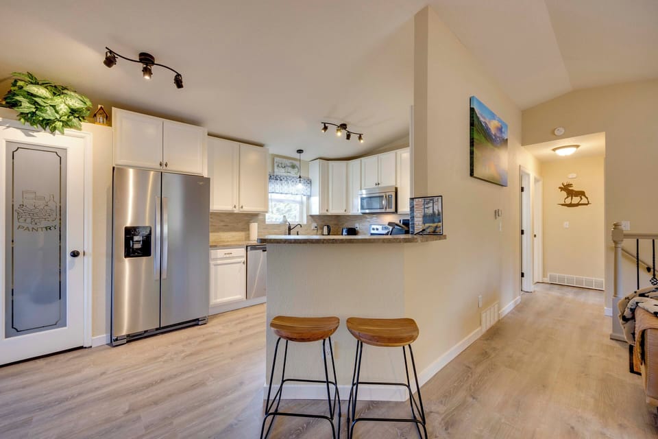 Kitchen | Cooking Basics | Coffee Maker | Paper Towels/Trash Bags Provided