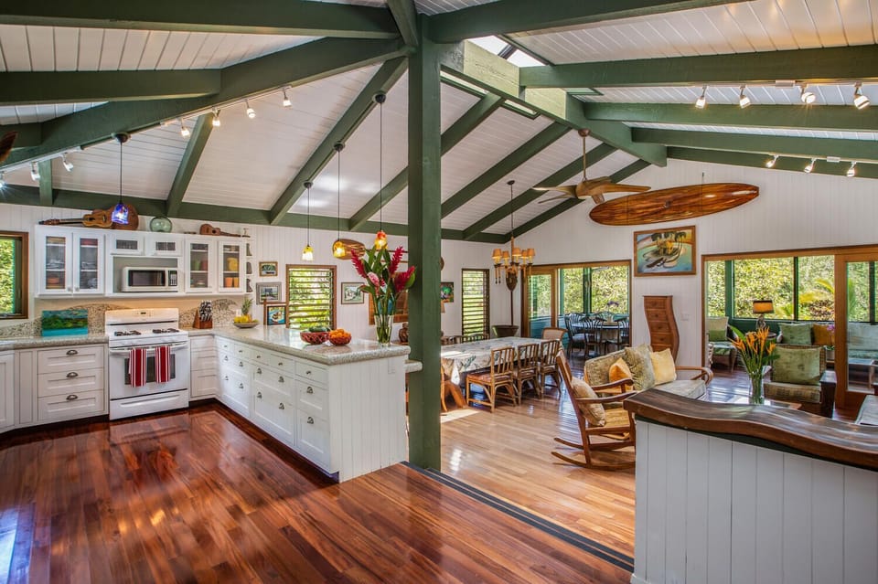 High ceilings, large spacious gathering space