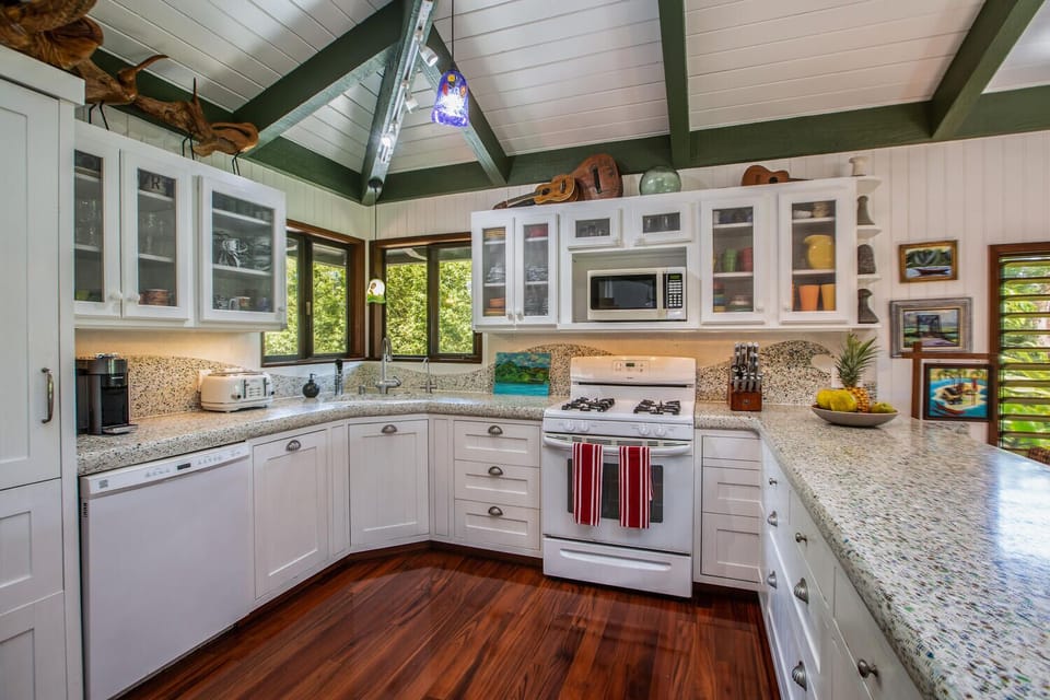 Lots of kitchenware, coffee maker, blender, etc.