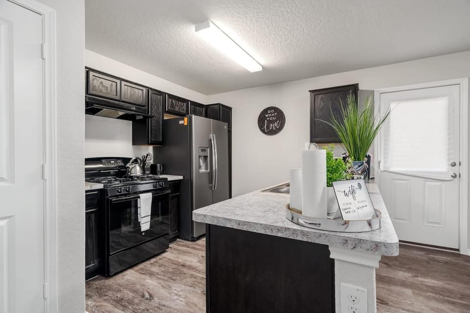 fully equipped kitchen