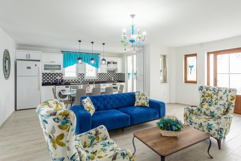 Open-plan living room with sofas, dining area, kitchen, A/C, WiFi internet, satellite TV, and terrace access