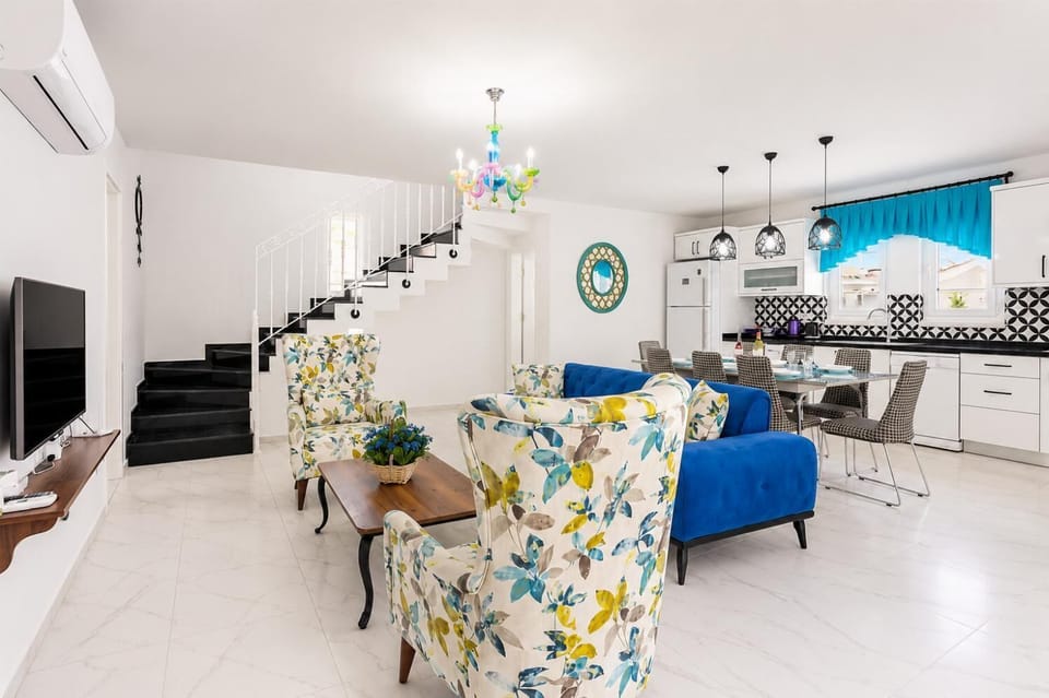 Open-plan living room with sofas, dining area, kitchen, A/C, WiFi internet, satellite TV, and terrace access