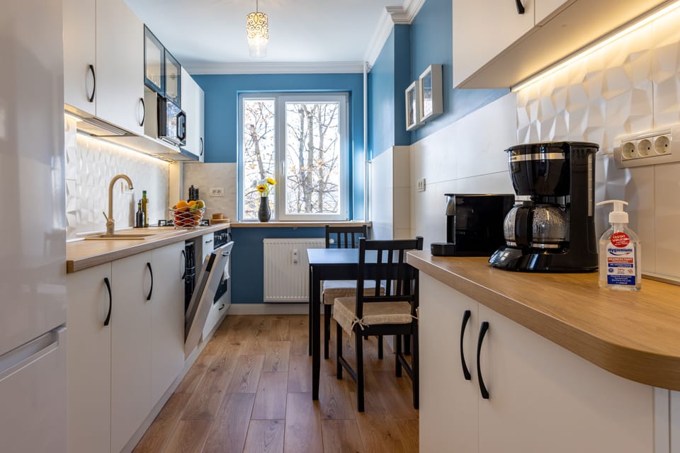 Fully equipped kitchen, with table for up to 4 people. Enjoy cooking and dining 