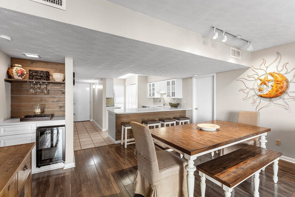 Mainsail 215 Dining Alt
