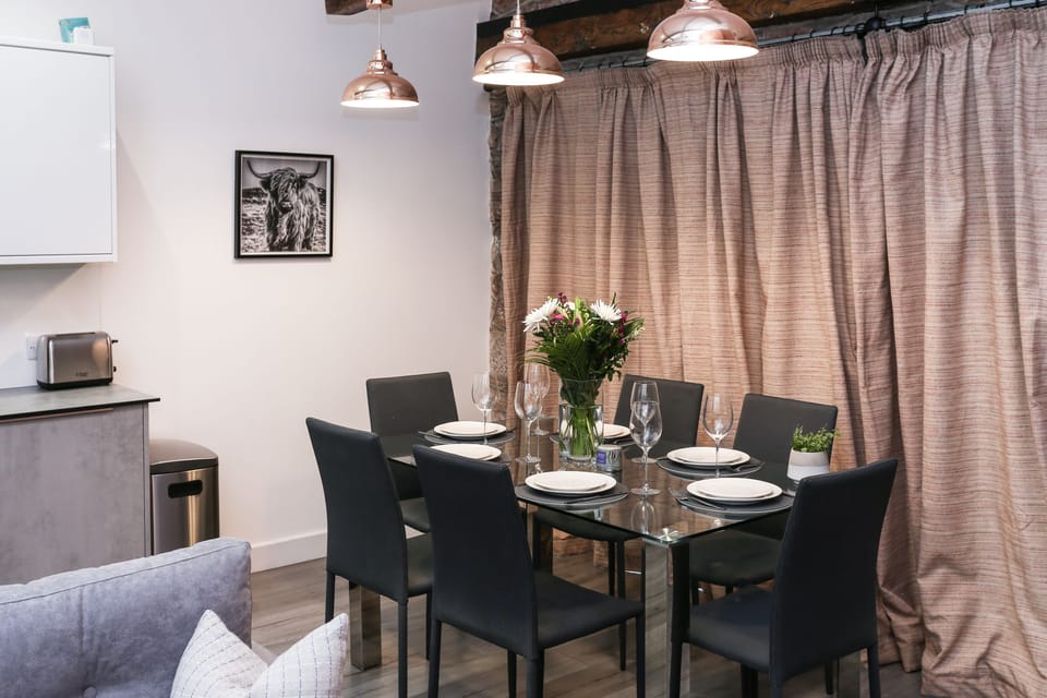 Curtains can be closed in the evening to enjoy space more private without being over looked. 