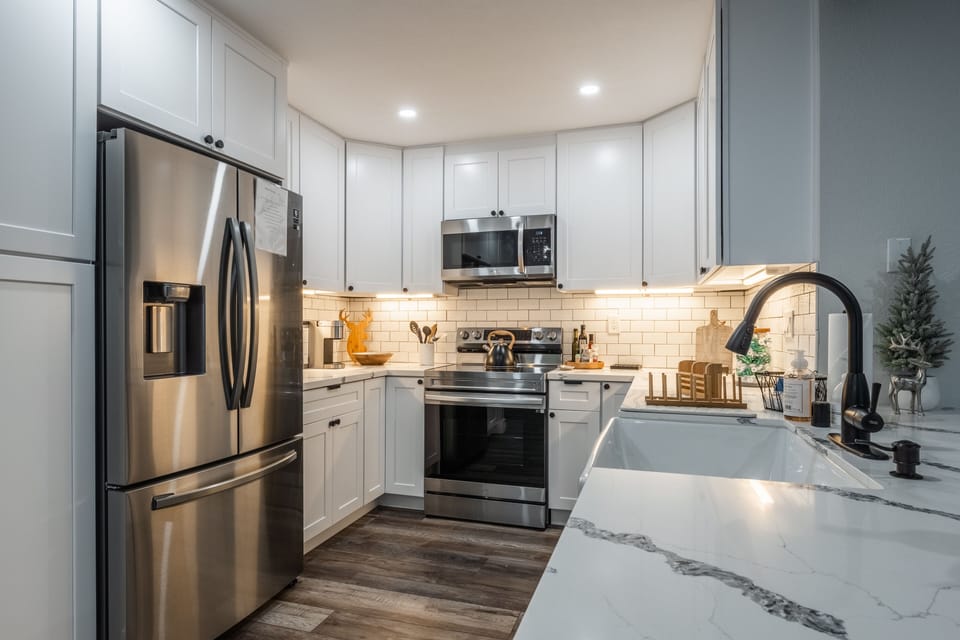 Bright and airy, fully equipped kitchen. HexClad pots/pans, baking pans, etc.