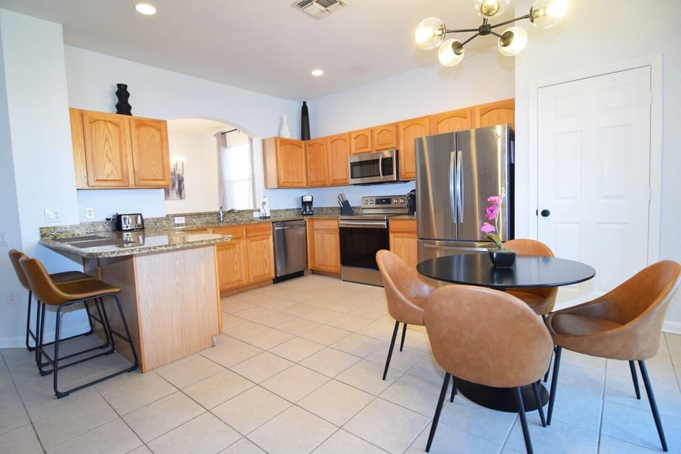 Fully equipped open-plan kitchen with everything you need to dine at home