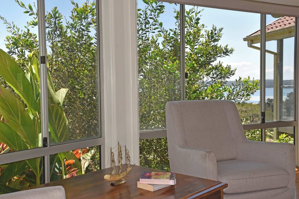 Spacious open play layout - reading nook