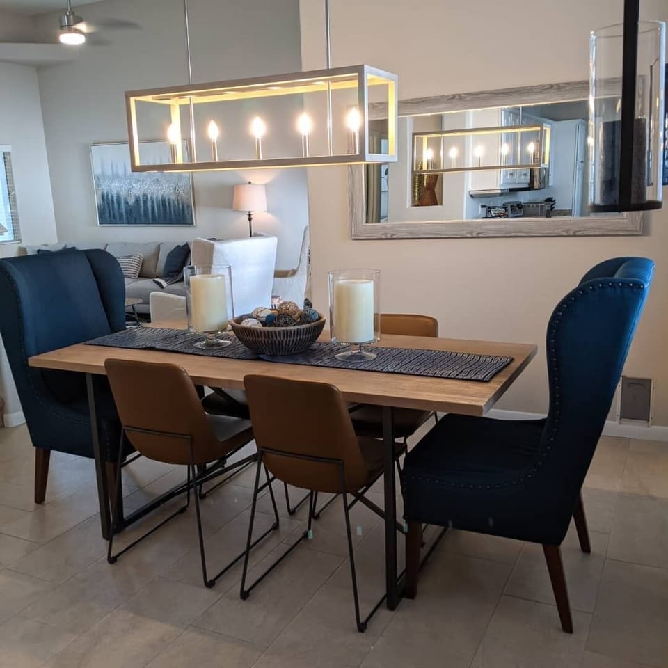 Dining room with seating for 6