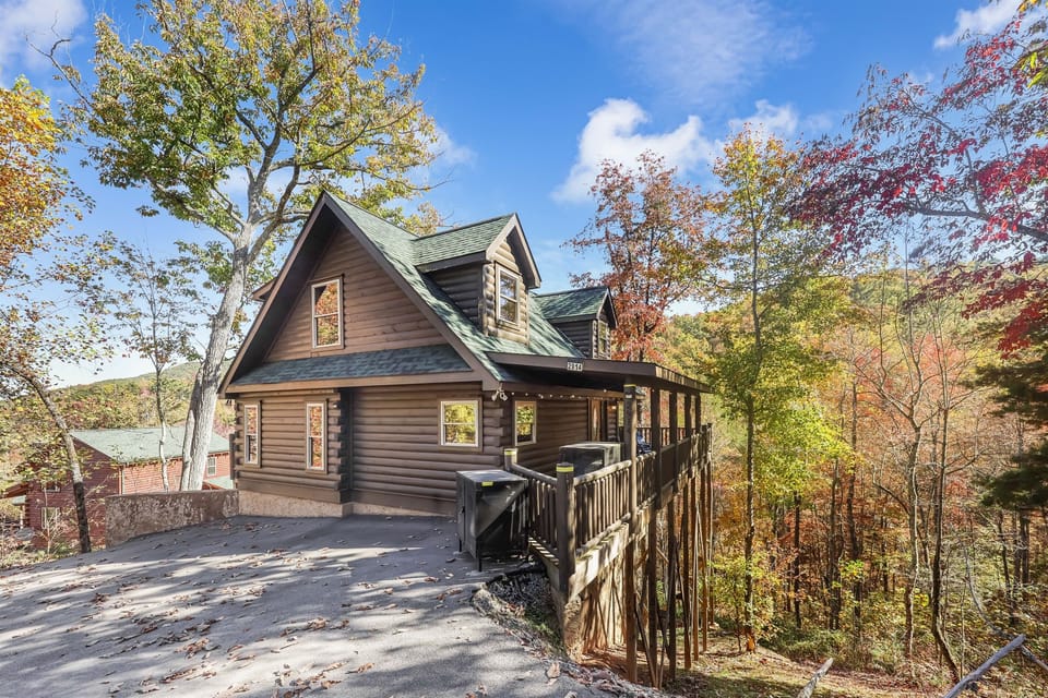 Modern cabin near Pigeon Forge