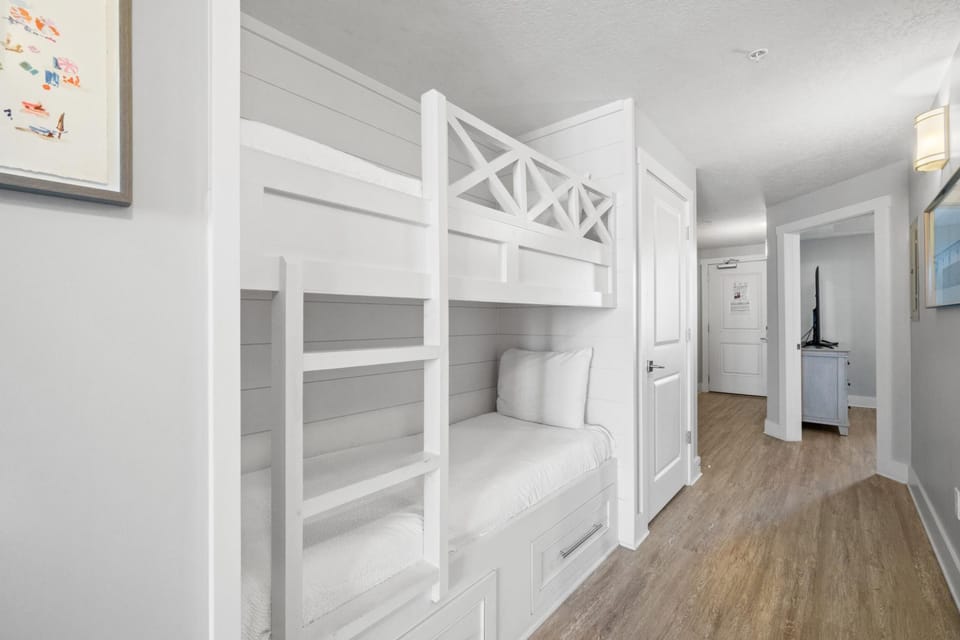Bunk Alcove