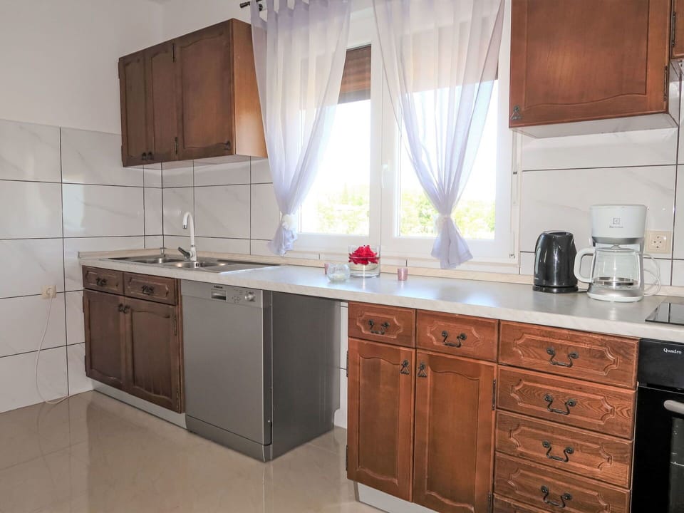 Cabinetry, Property, Countertop, Sink, Furniture, Kitchen Sink, Wood, Window, Drawer, Interior Design