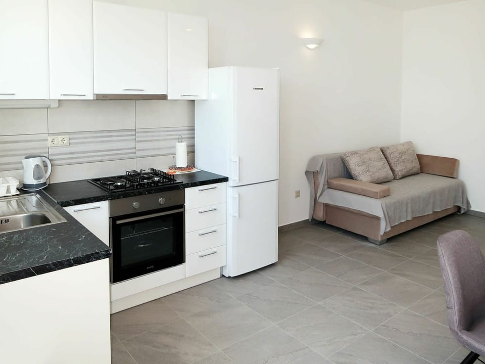 Cabinetry, Countertop, Property, Sink, Couch, White, Kitchen Sink, Kitchen Stove, Kitchen, Building