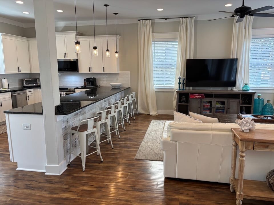 living room / kitchen