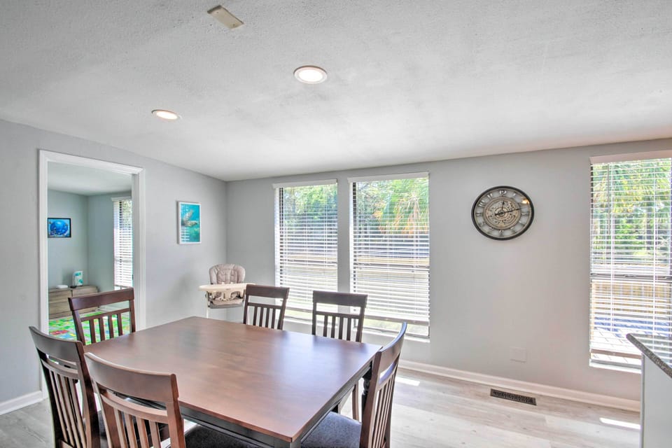 Dining Area | Dishware & Flatware