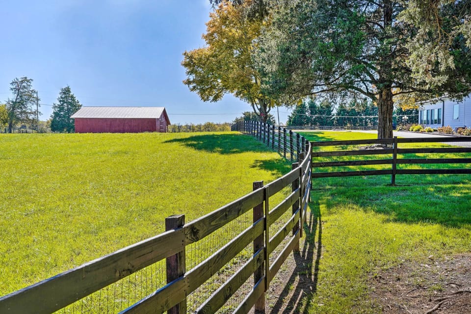 Chickamauga Vacation Rental | 4BR | 3BA | 3,000 Sq Ft | 2 Steps to Access