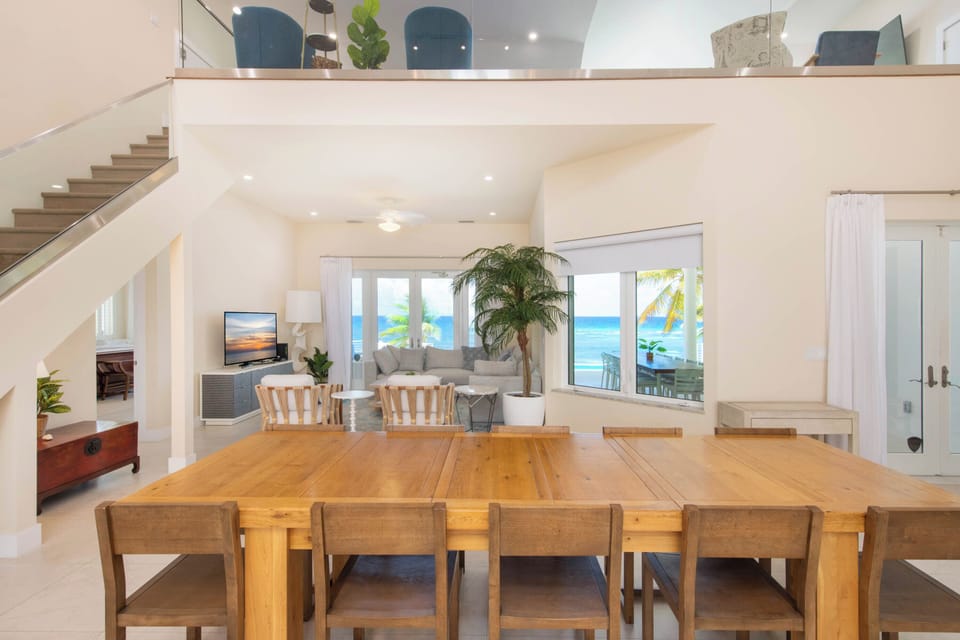 Dining area with seating for 10.