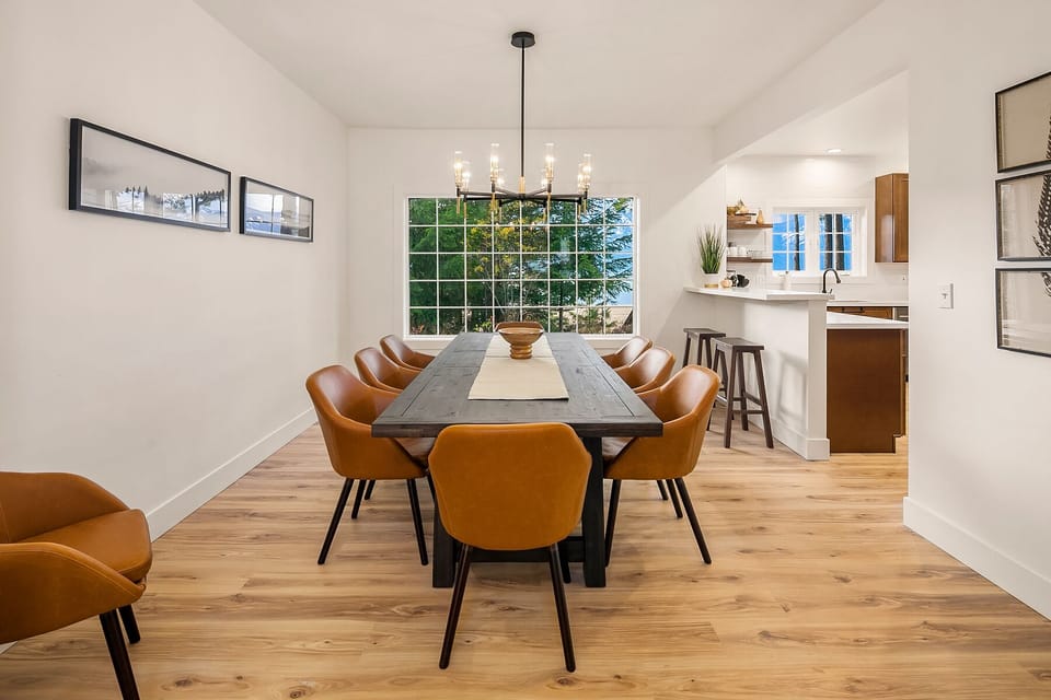 Guzzie on the Lake: - Huge dining table with comfortable seating for 8 to 10.