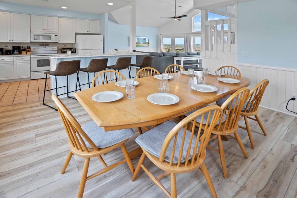 Surf-or-Sound-Realty-987-TJs-Hideaway-Dining-Area-2