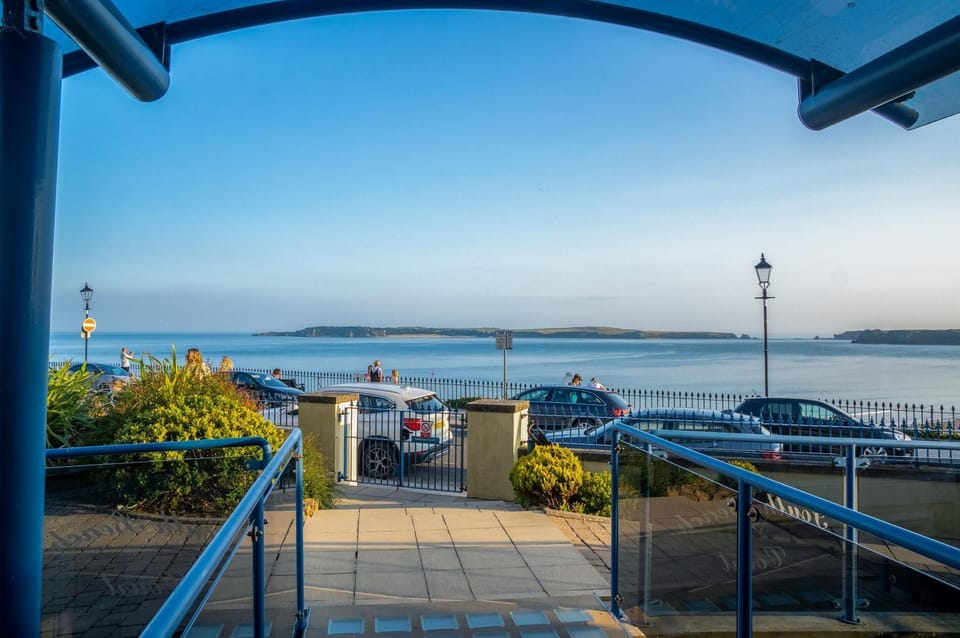 South Beach View - 2 Bedroom Duplex Apartment - Tenby (7036)