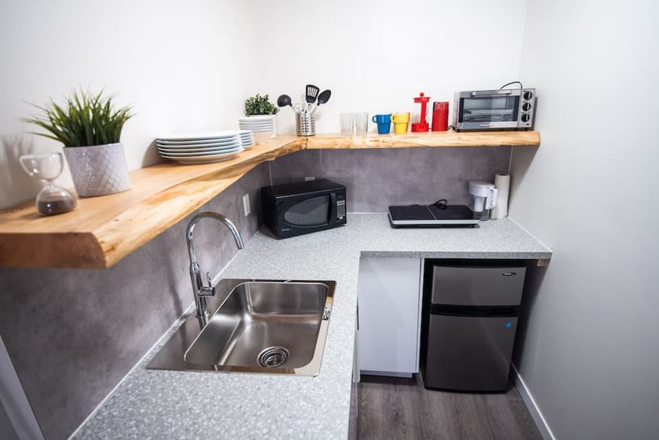 Full Reno Kitchenette With mini fridge, microwave, sink, toaster oven, and hot plate