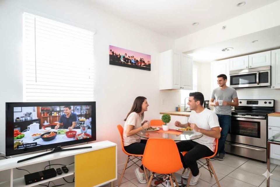 🍽️ Cook, dine & unwind in this modern vacation rental! Great for families & friends—fully equipped kitchen, cozy dining, and sunny vibes.