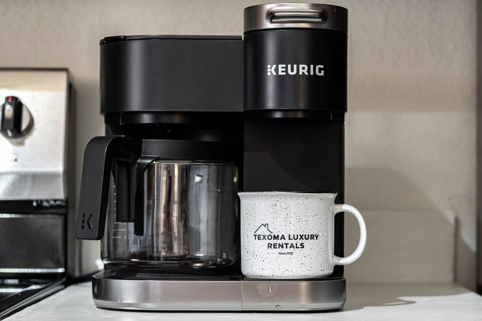Combo: Keurig & regular drip coffee pot