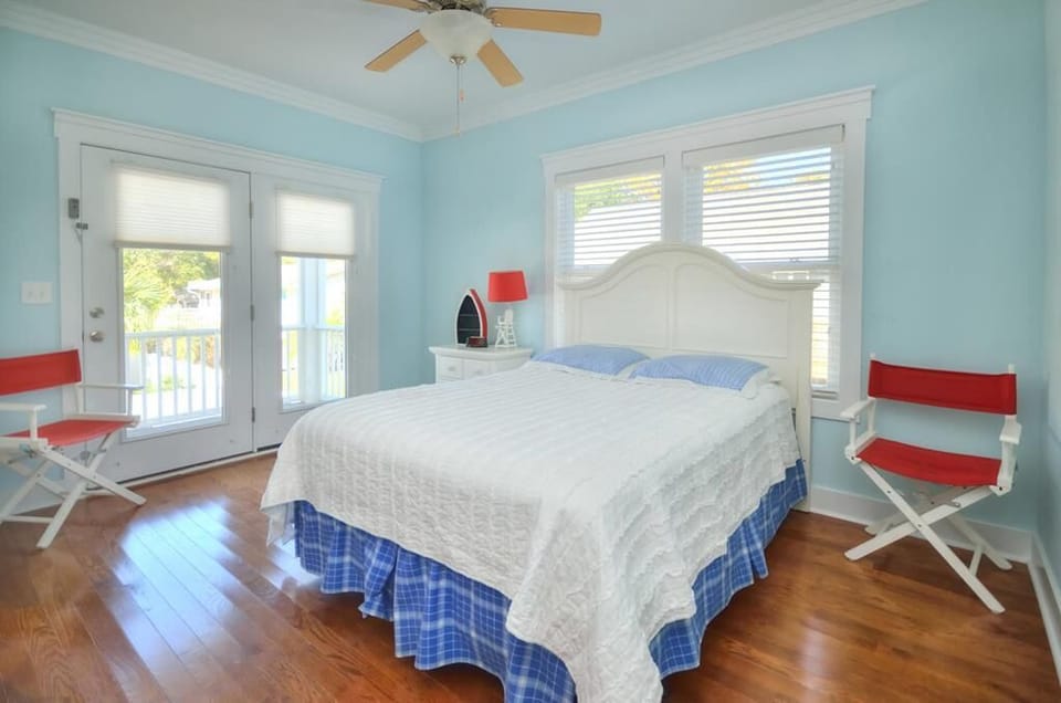 Queen Bedroom