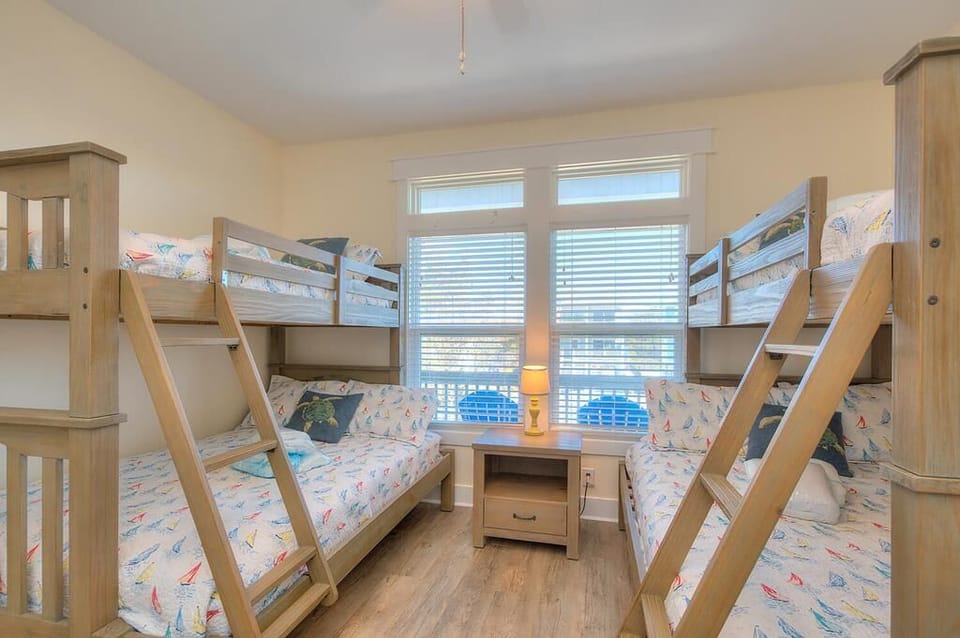 Bunk Bed twin/double
GW 2.2023