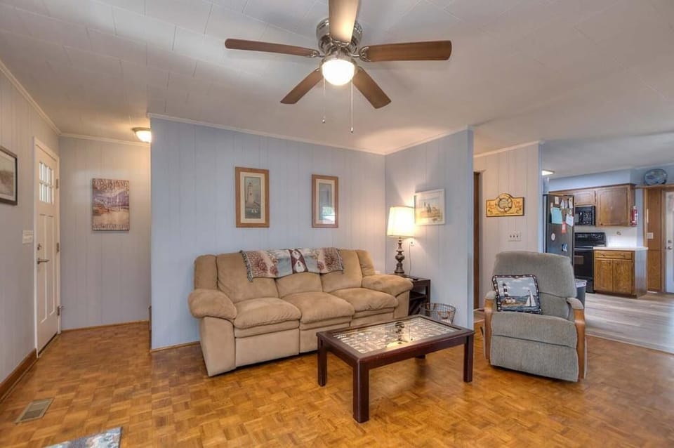 Living Room 
GW 6.30.23