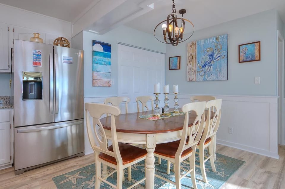 Dining Area
GW 1.2023