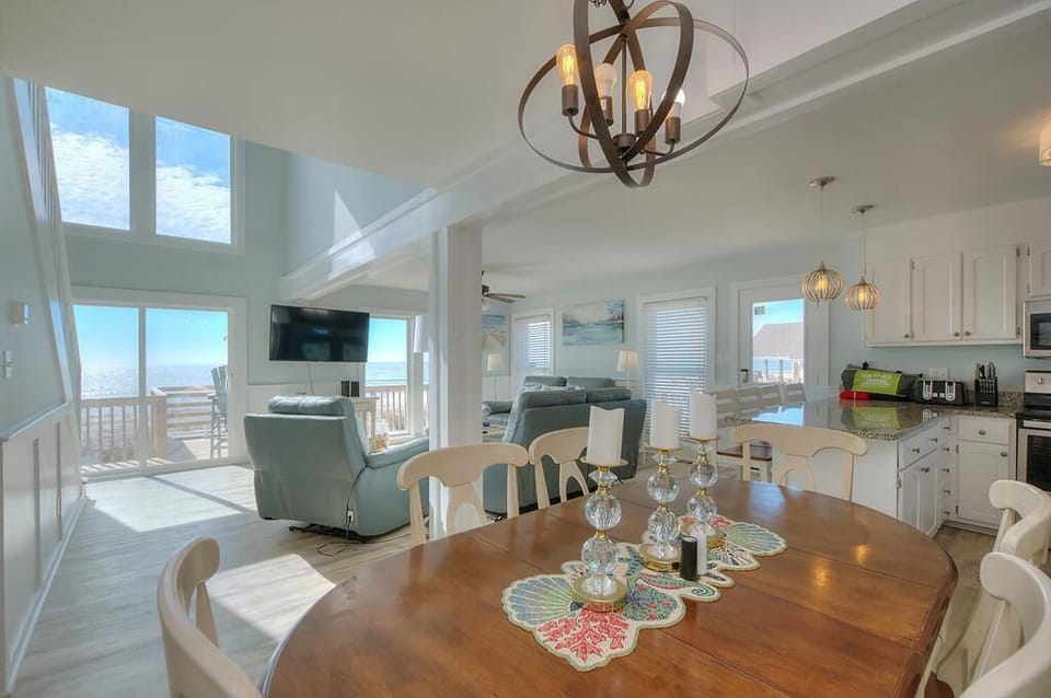 Dining Area
GW 1.2023