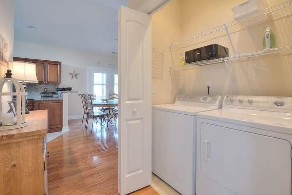 306 NE 61st St Sunshine-small-019-25-DSC 7035 6 7 Enhancer-666x444-72dpi