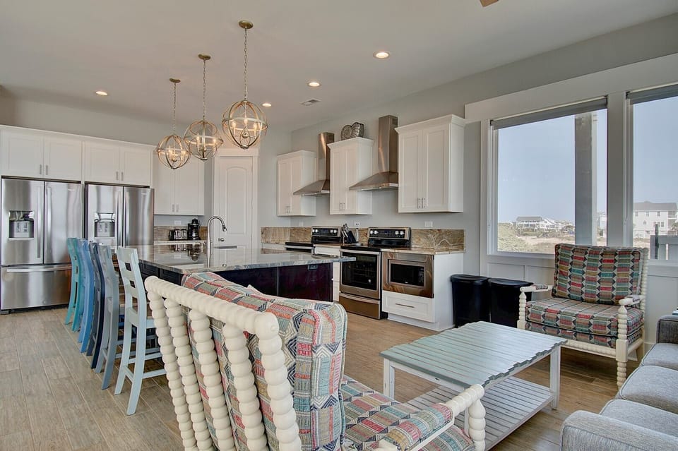 1st Floor Kitchen and Sitting Area