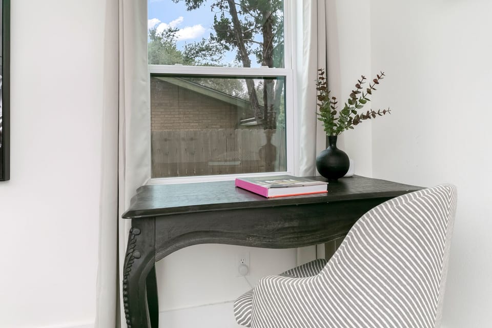 Hallway,Queen Bed, Smart Tv
