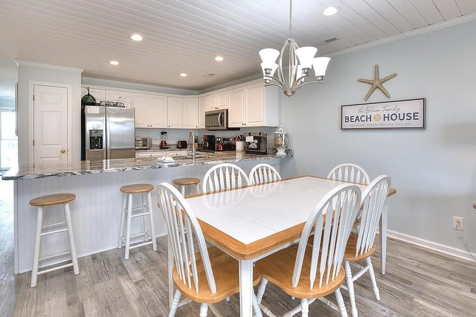 Dining Area
GW 6.2022