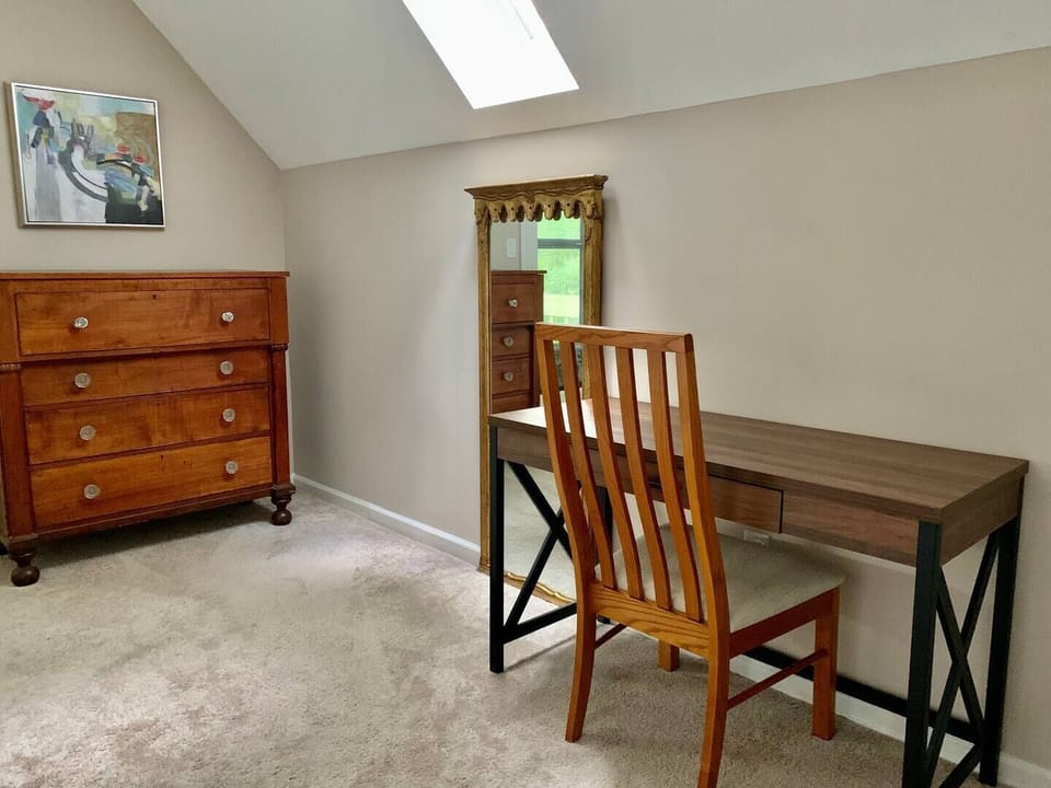 'Sky bedroom'. Workspace w/skylight above.