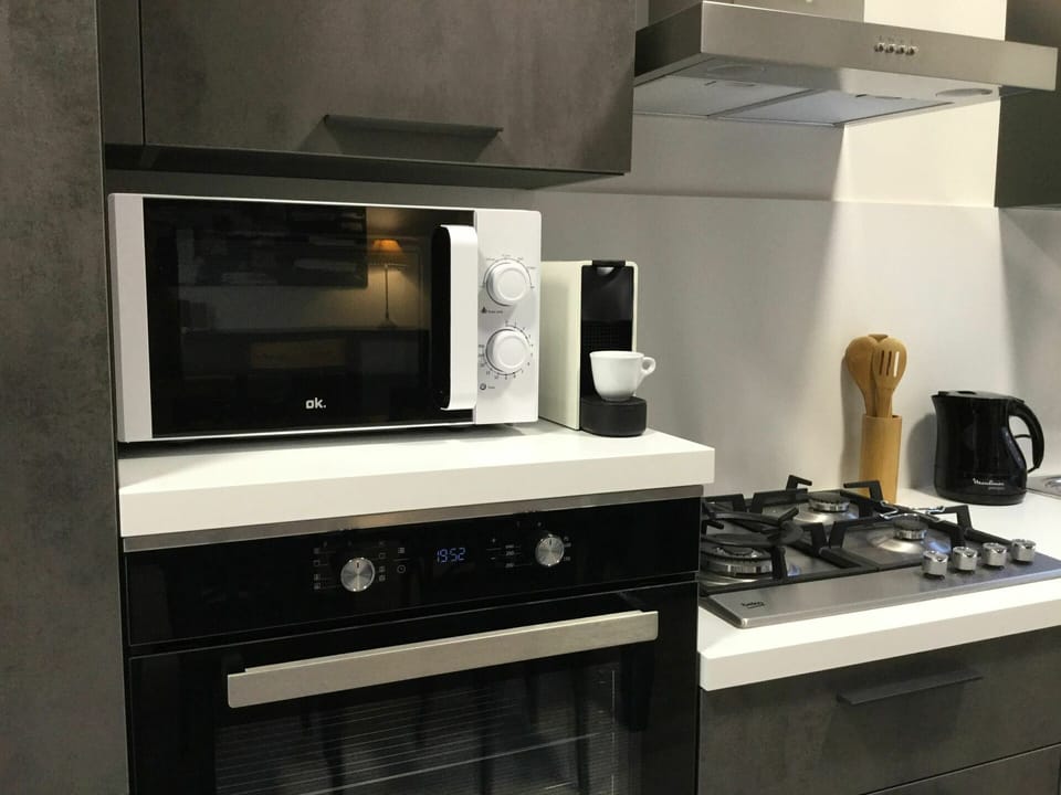 Cabinetry, Property, Kitchen Appliance, Kitchen Stove, Countertop, Kitchen, Gas Stove, Home Appliance, Cooktop, Stove